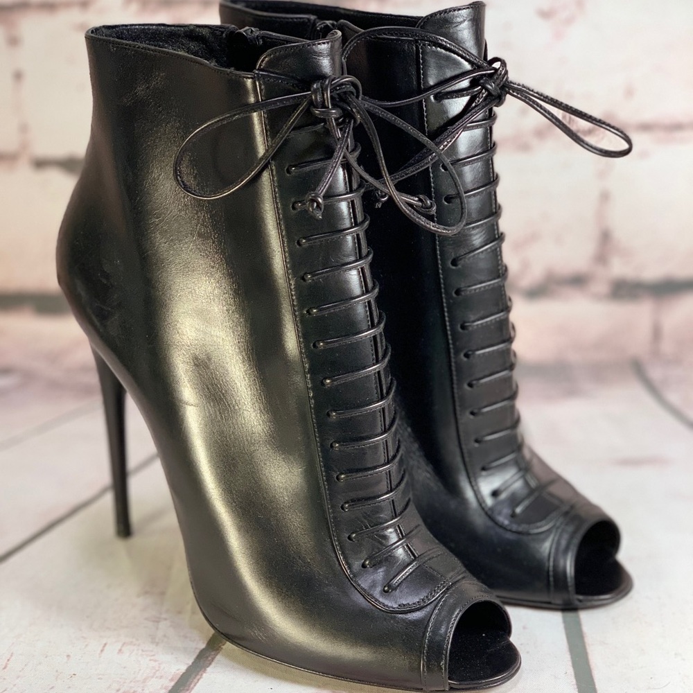 TOM FORD Stiletto Booties. Authentic.